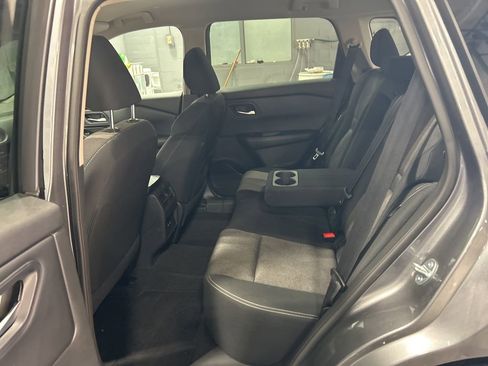 Used 2024 Nissan Rogue SV image 23