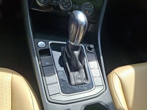 Used 2019 Volkswagen Jetta SE w/ Cold Weather Package FWD image 22