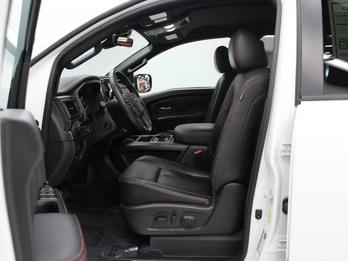 Used 2023 Nissan Titan PRO-4X w/ Pro-4x Convenience Package AWD/4WD image 17