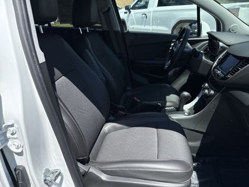 Used 2022 Chevrolet Trax LT w/ LT Convenience Package AWD/4WD image 25