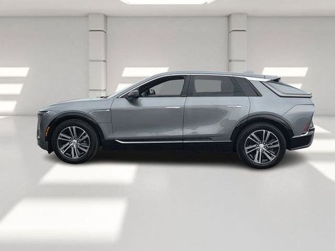 Certified 2023 Cadillac Lyriq Luxury SUV image 3