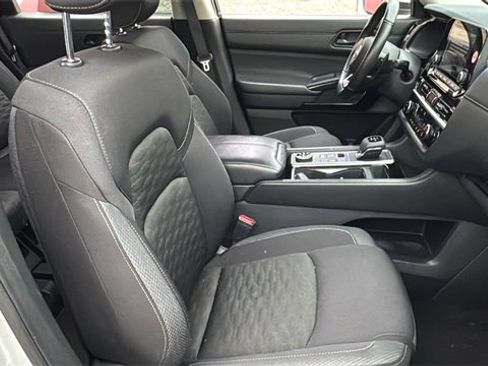 Used 2024 Nissan Pathfinder SV image 7