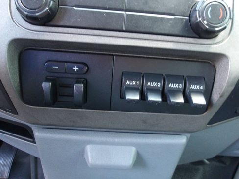 Used 2011 Ford F250 XLT w/ XLT Interior Pkg AWD/4WD image 13
