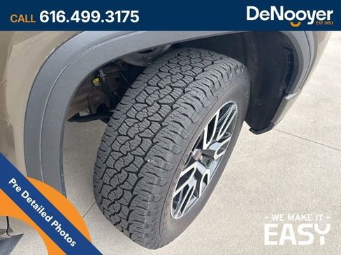 Used 2023 GMC Sierra 1500 AT4 w/ AT4 Premium Package AWD/4WD image 8