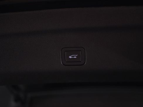Used 2025 GMC Yukon XL Denali w/ Denali Reserve Package AWD/4WD image 19