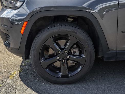 Used 2023 Jeep Grand Cherokee L Laredo AWD/4WD image 14