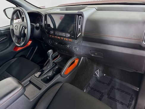 Certified 2025 Nissan Frontier PRO-4X image 31