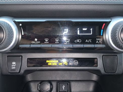 Used 2021 Toyota RAV4 LE image 8