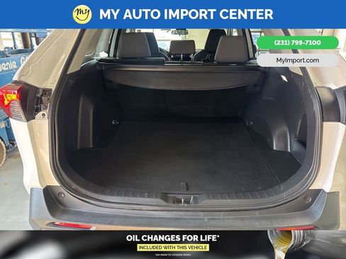 Used 2025 Toyota RAV4 XLE AWD/4WD image 28