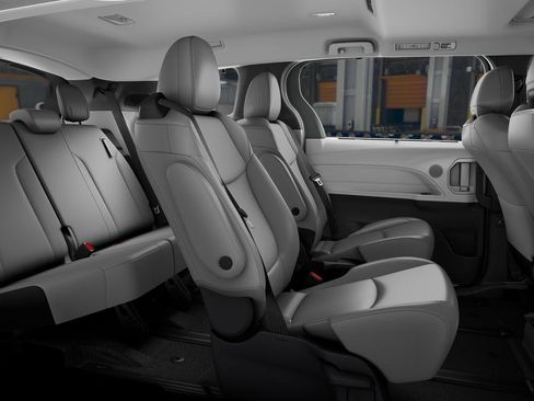 New 2026 Toyota Sienna XLE image 2