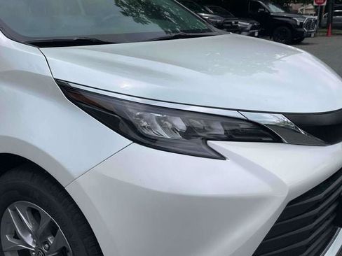 Certified 2024 Toyota Sienna XLE FWD image 12