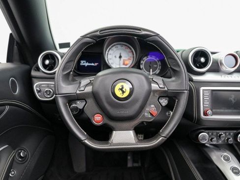 Used 2016 Ferrari California T image 31