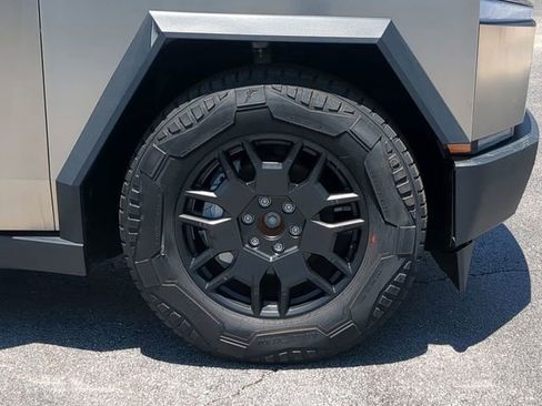 Used 2024 Tesla Cybertruck AWD Crew Cab image 10