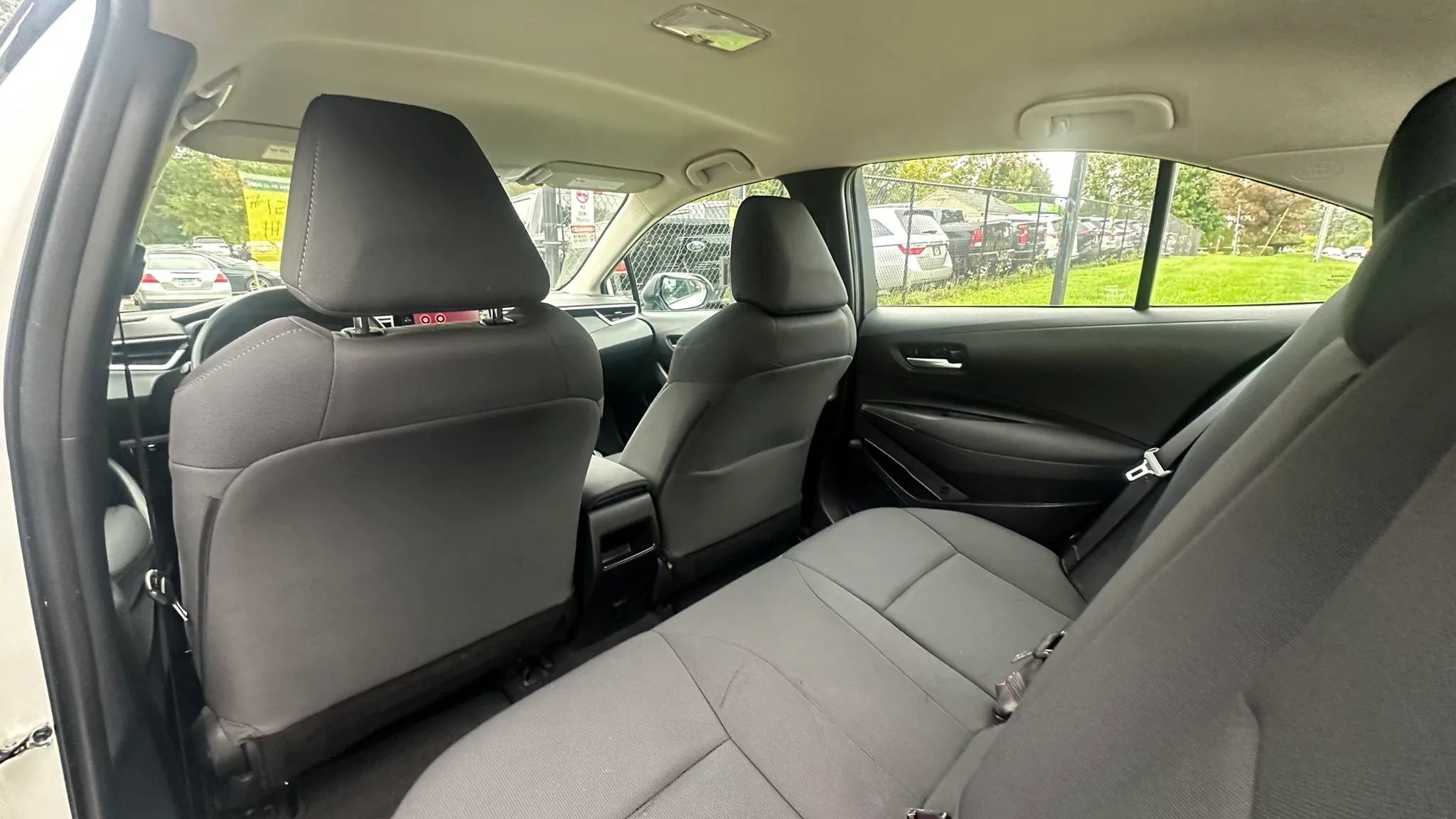 Used 2021 Toyota Corolla LE FWD image 28