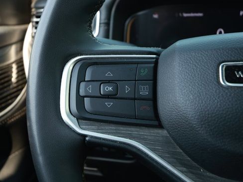 Used 2024 Jeep Wagoneer L Series II image 13