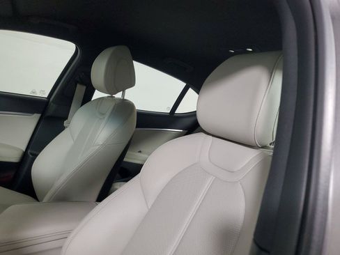 Used 2025 Genesis G70 2.5T RWD image 21
