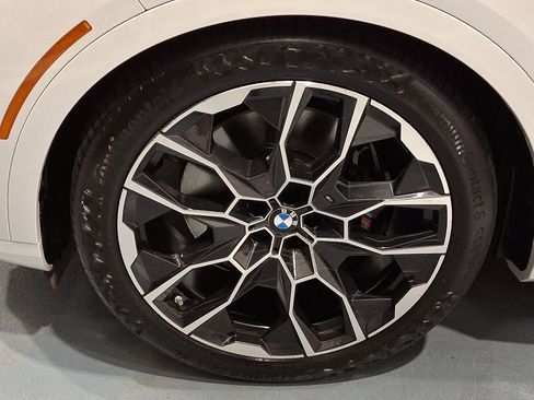 Used 2024 BMW X7 xDrive40i w/ M Sport Package image 9