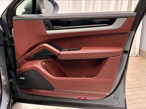 New 2026 Porsche Cayenne image 28