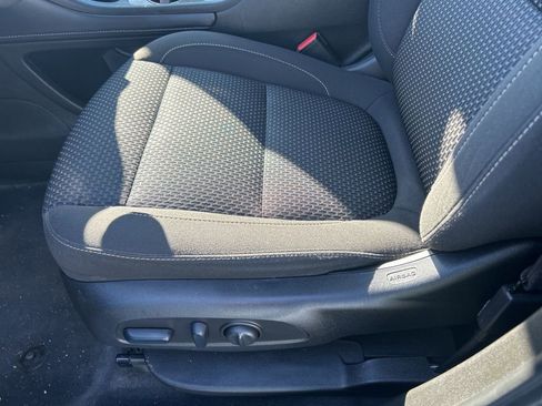 Used 2023 GMC Acadia SLE w/ Infotainment Package image 16