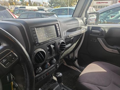 Used 2015 Jeep Wrangler Sport AWD/4WD image 21
