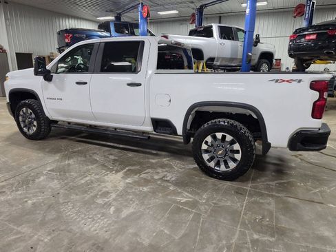 Used 2023 Chevrolet Silverado 2500 Custom w/ Custom Convenience Package AWD/4WD image 6