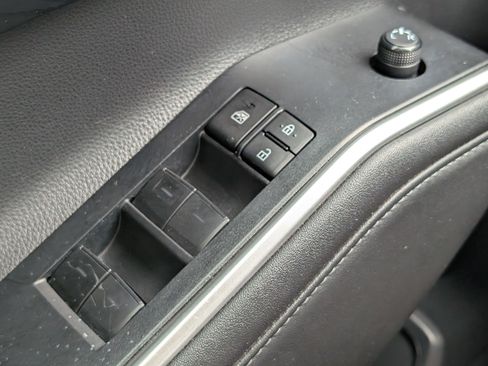 Used 2023 Toyota Highlander LE image 20