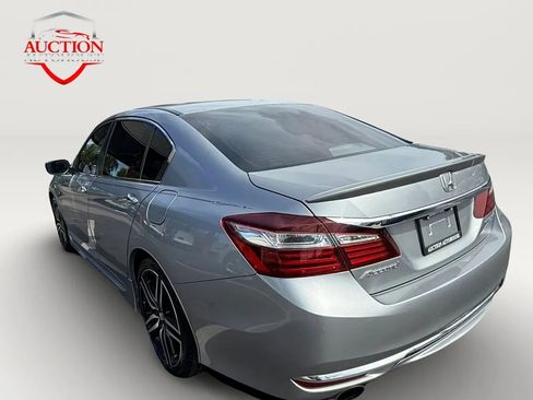 Used 2017 Honda Accord Sport image 7