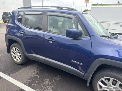 Used 2017 Jeep Renegade Latitude w/ Advanced Technology Group AWD/4WD image 9