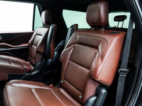 Used 2025 Lincoln Navigator Reserve AWD/4WD image 17