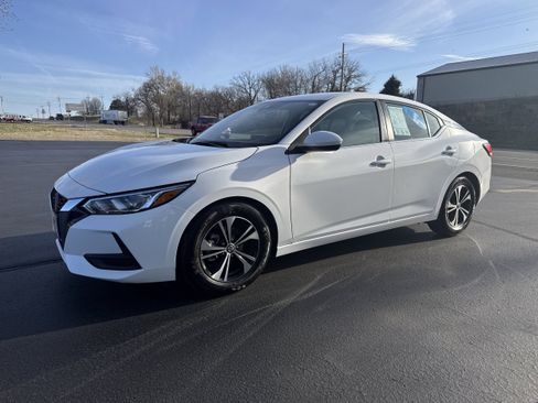Used 2023 Nissan Sentra SV image 2