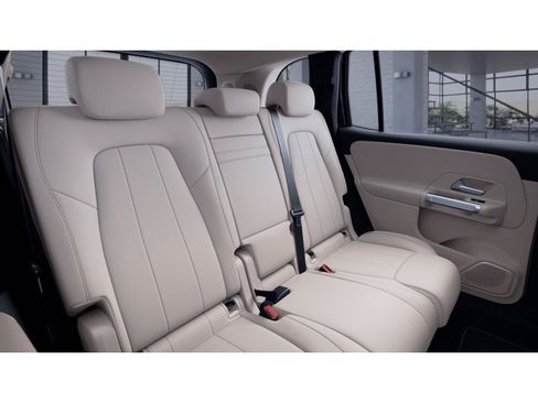 Certified 2023 Mercedes-Benz GLB 250 4MATIC image 5
