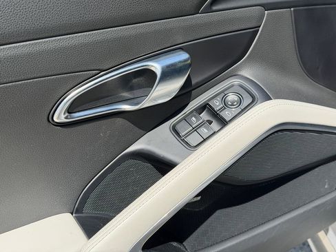 Used 2019 Porsche 718 Boxster RWD image 14