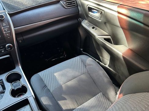 Used 2016 Toyota Camry LE FWD image 11