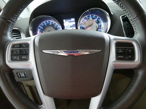 Used 2013 Chrysler Town & Country Touring-L w/ Driver Convenience Group FWD image 25