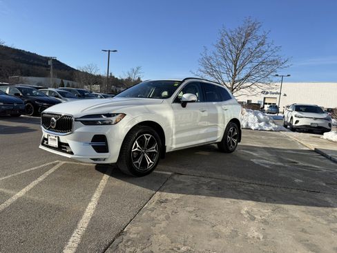 Used 2022 Volvo XC60 B5 Momentum w/ Climate Package image 7