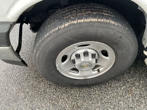 Used 2024 Chevrolet Express 2500 w/ Driver Convenience Package image 5