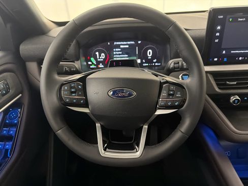 Used 2026 Ford Explorer Platinum RWD image 18