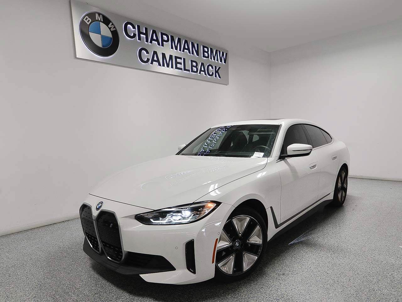 Used 2023 BMW i4 eDrive40 RWD image 1