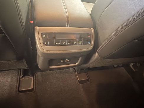 Used 2025 Nissan Pathfinder SL FWD image 24