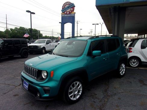 Used 2019 Jeep Renegade Latitude FWD image 1
