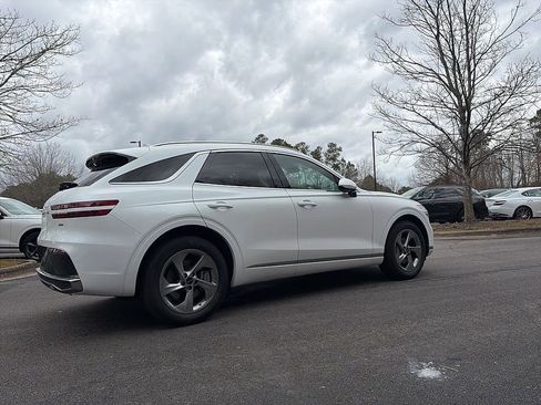 Used 2026 Genesis GV70 2.5T image 3