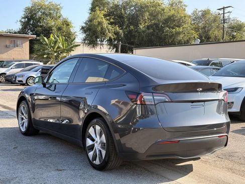 Used 2024 Tesla Model Y Long Range RWD image 2