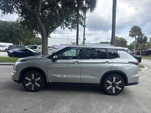 Used 2025 Mitsubishi Outlander SE AWD/4WD image 11