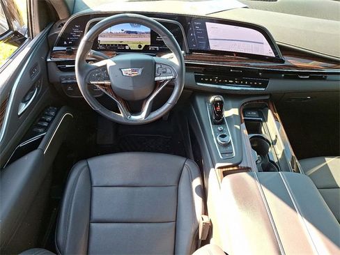 Used 2024 Cadillac Escalade Luxury image 11
