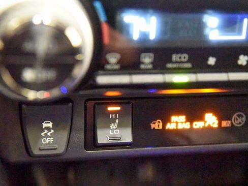 Used 2025 Toyota RAV4 XLE image 21