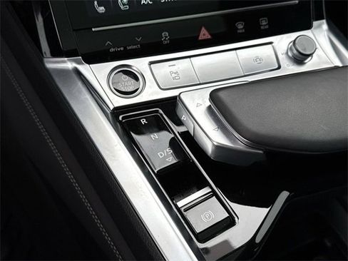 Used 2024 Audi Q8 e-tron Premium Plus w/ Premium Plus Package image 13