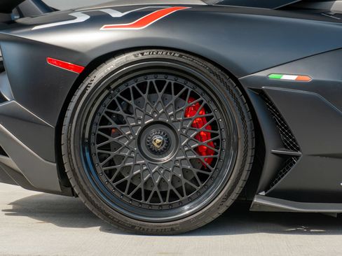 Used 2020 Lamborghini Aventador SVJ AWD/4WD image 41