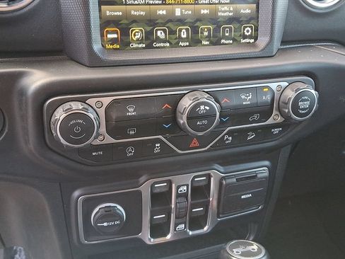 Used 2020 Jeep Wrangler Unlimited Sahara AWD/4WD image 16