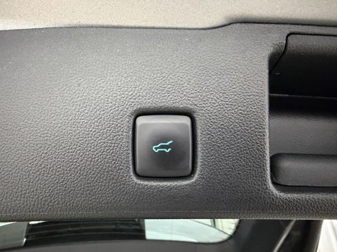 Certified 2022 Ford Escape Titanium image 31