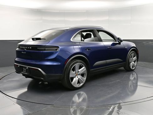 Certified 2024 Porsche Macan 4 Electric image 8